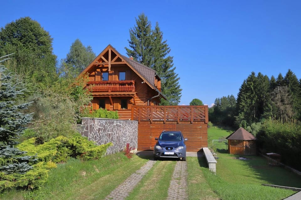 Property building, Natural landscape, Garden, Parking