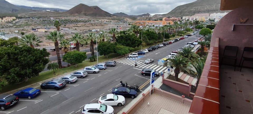 Neighbourhood, City view, Mountain view, Street view, Location, Parking