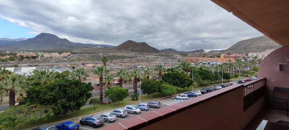 Day, Neighbourhood, Natural landscape, Bird's eye view, City view, Mountain view, Parking