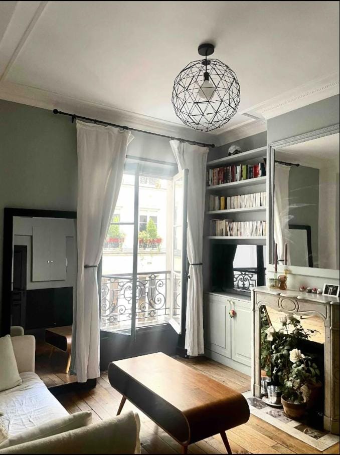 Heart of marais calm and charming NEW Apartment in Paris