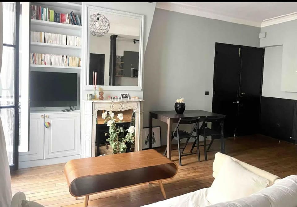 Heart of marais calm and charming NEW Apartment in Paris