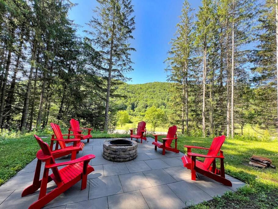 Hot Tub & Fire Pit~The Pines Chalet Chalet in Cattaraugus