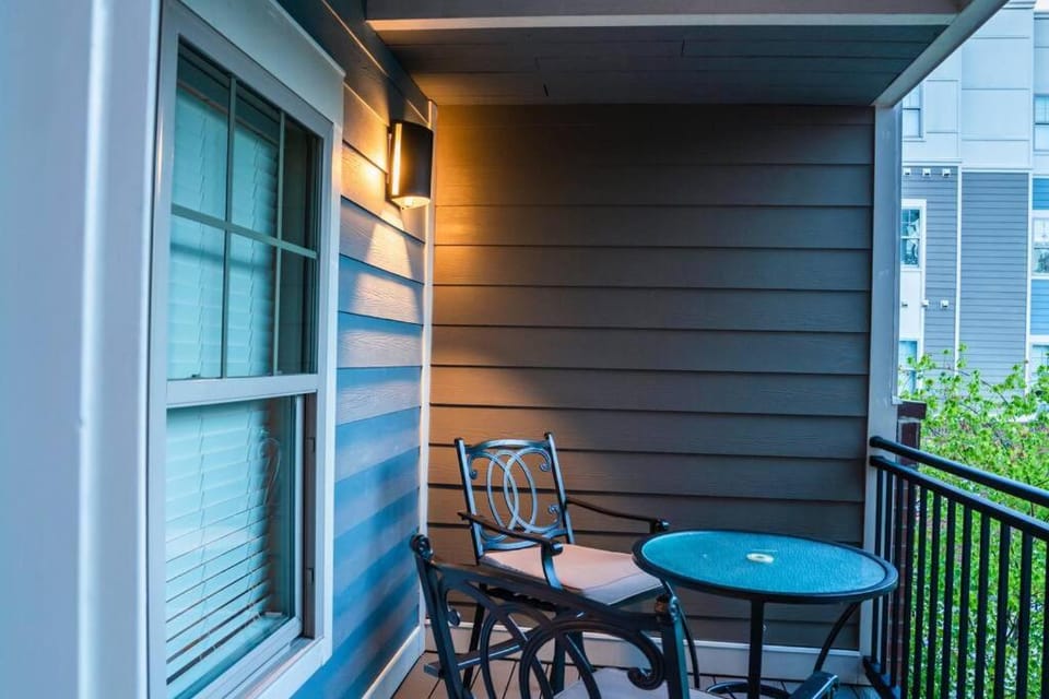 DT Charm Apt with Pool,Gym,Wine,WKSpace, Free Parking Apartment in Charlotte
