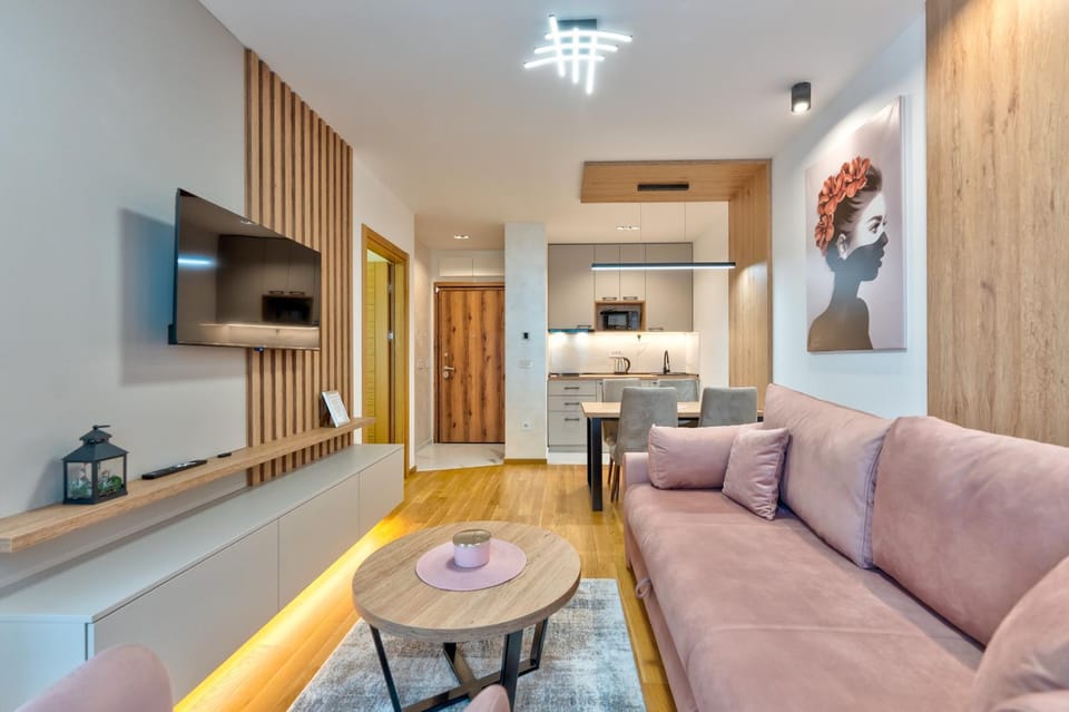 TV and multimedia, Kitchen or kitchenette, Living room, Seating area