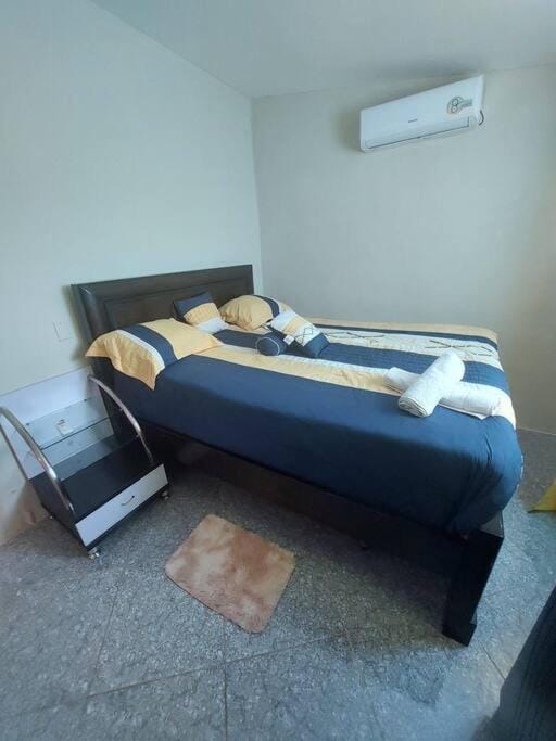 Bed, Photo of the whole room, Bedroom, air conditioner