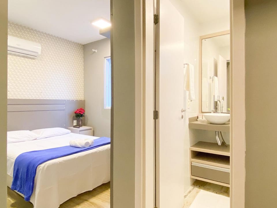 Photo of the whole room, Bedroom