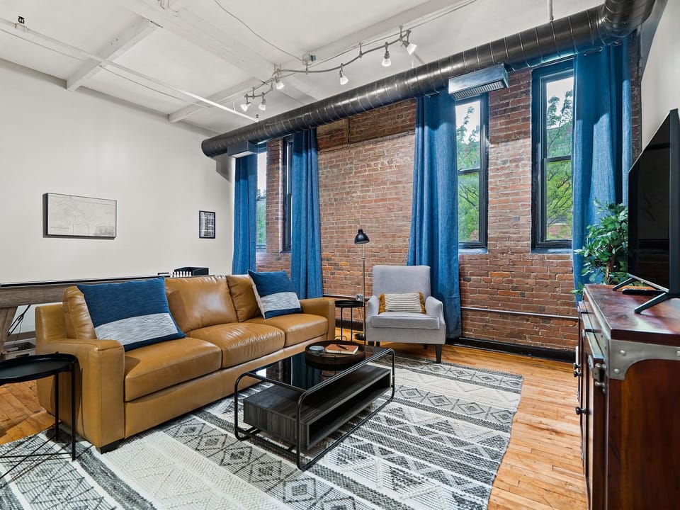Lakefront Loft - Downtown - Shuffle Board Table House in Ohio City