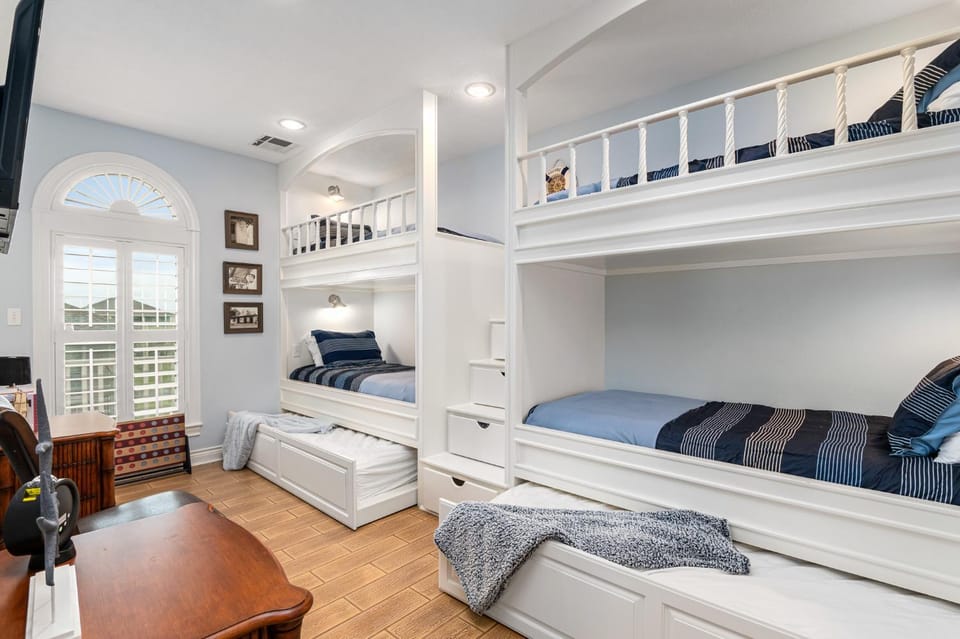 Bed, TV and multimedia, Photo of the whole room, Bedroom, bunk bed