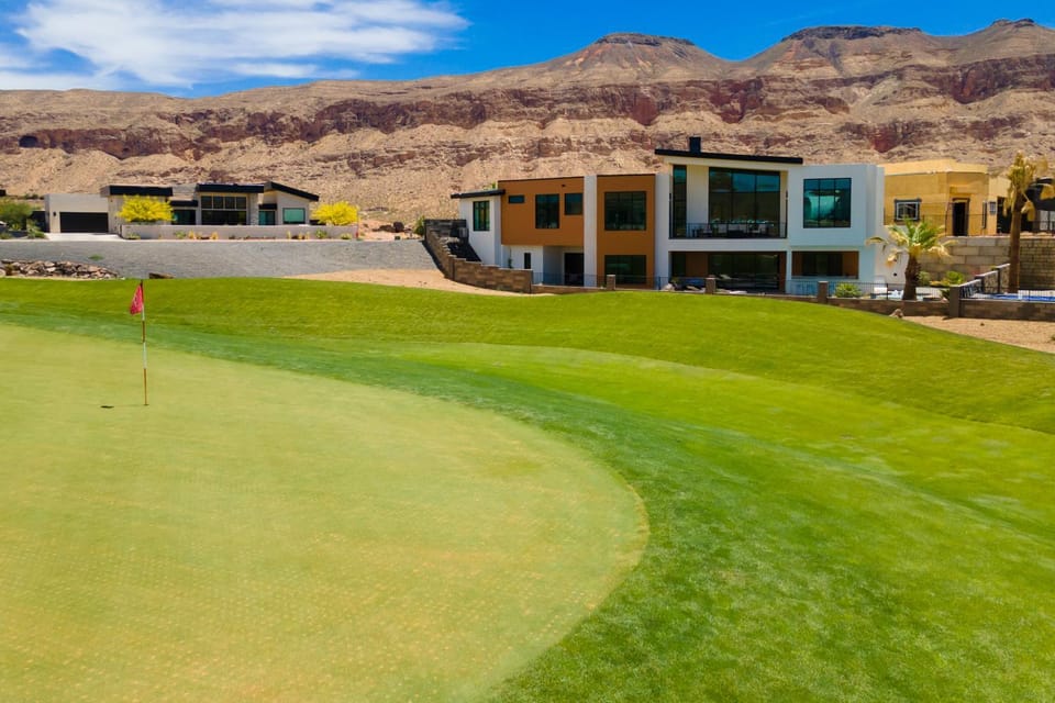 Live Luxurious at Zion House in Hurricane