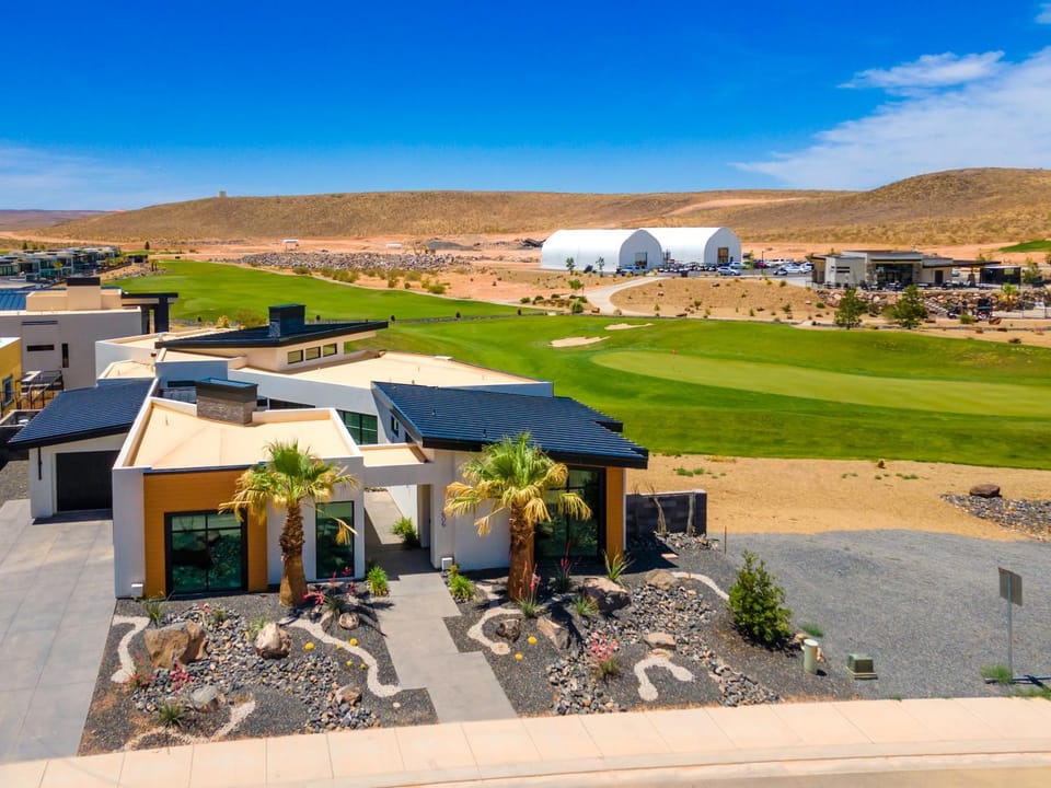 Live Luxurious at Zion House in Hurricane