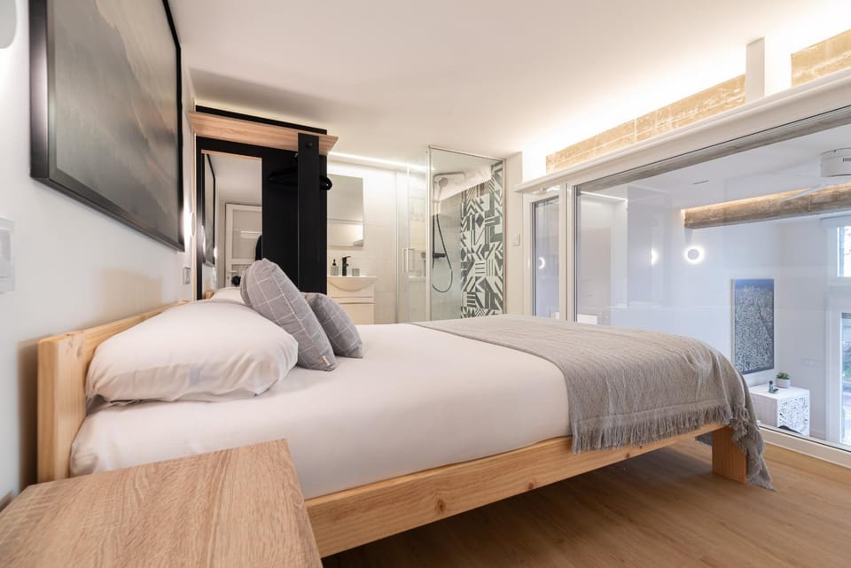 Bed, Photo of the whole room