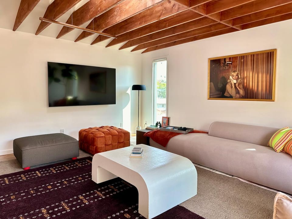 TV and multimedia, Living room, Seating area