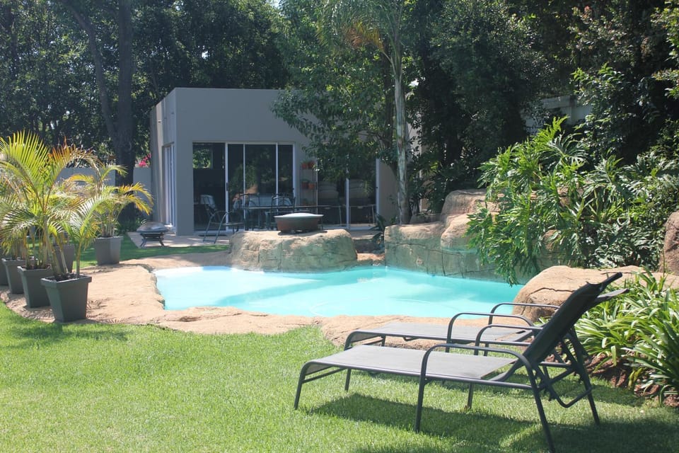 Garden, Garden, Pool view, Swimming pool, sunbed
