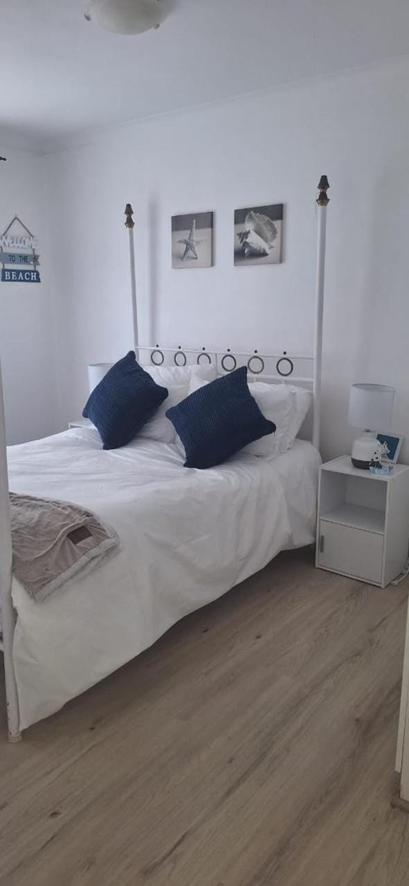 Bedroom, towels
