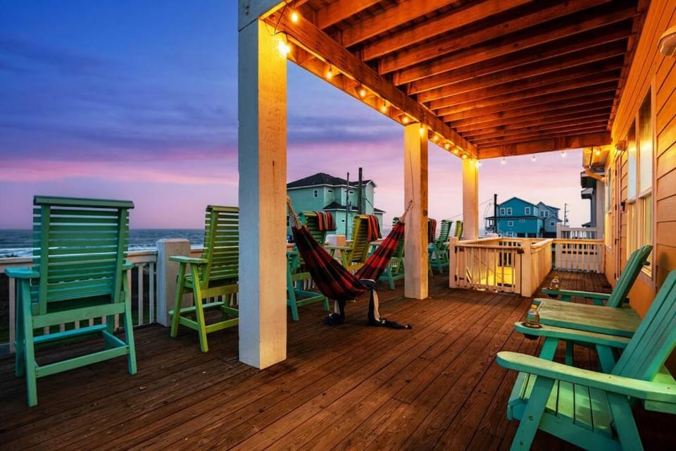 Beachfront*Spectacular View*4 BD*sleeps 14 House in Bolivar Peninsula