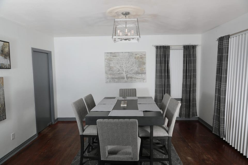 Seating area, Dining area