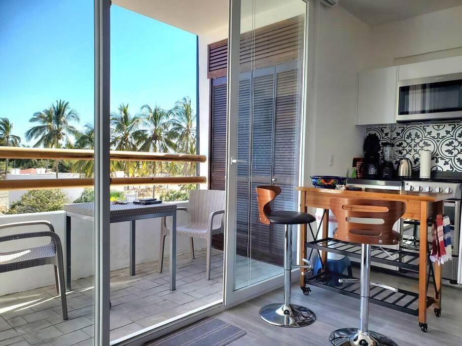 Patio, View (from property/room), Balcony/Terrace, Kitchen or kitchenette, Dining area, minibar, pet friendly, stove