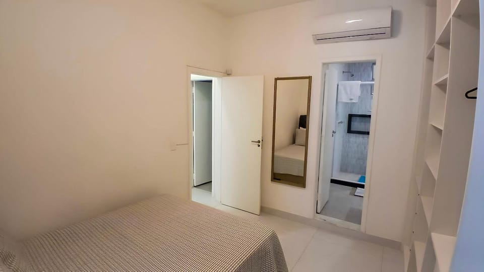 Bedroom, air conditioner