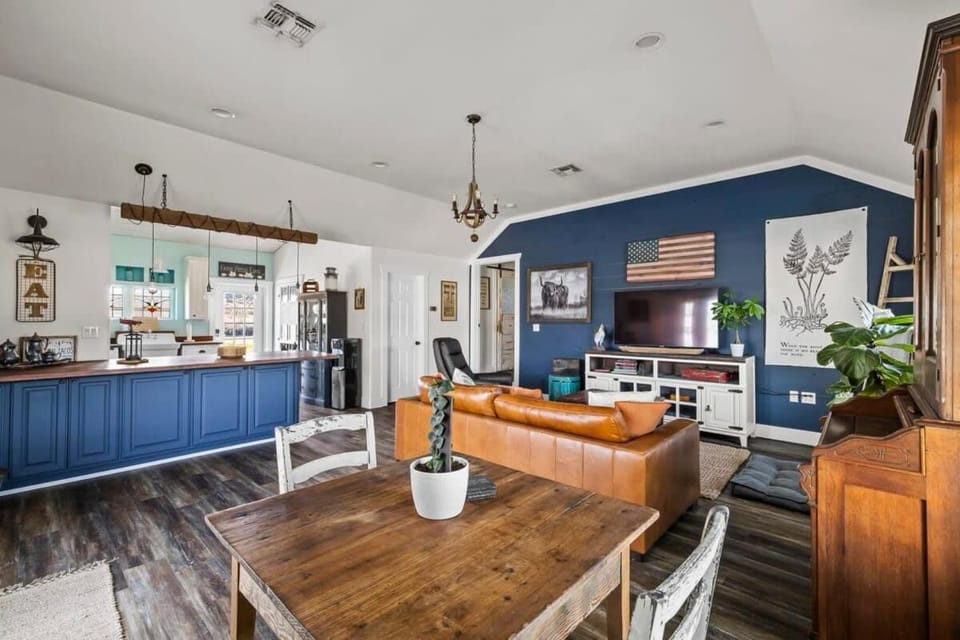 Kingsby Cottage - 1 Bedroom w Mountain views House in Boerne