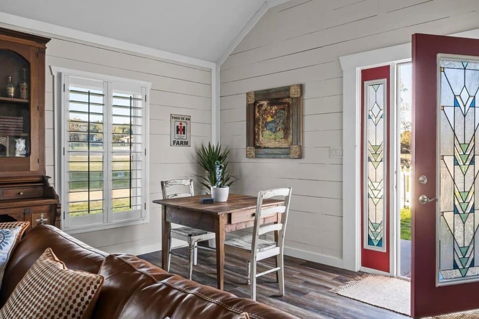 Historic 1 BR Cottage - Mountain Views - Firepit House in Boerne