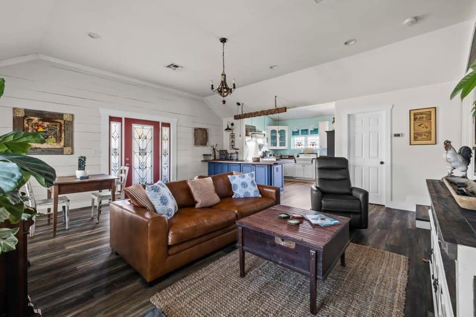 Kingsby Cottage - 1 Bedroom w Mountain views House in Boerne