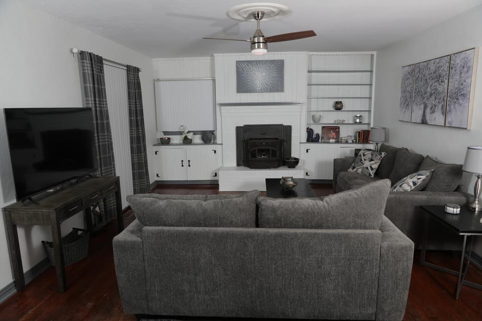 Communal lounge/ TV room, TV and multimedia, Living room, Seating area, Evening entertainment, fireplace