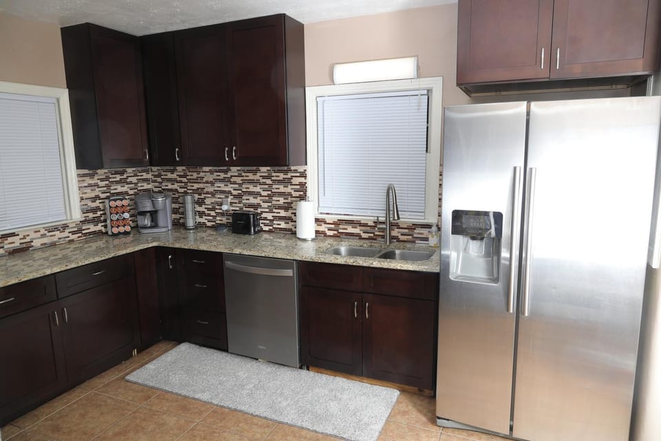 Kitchen or kitchenette, dishwasher