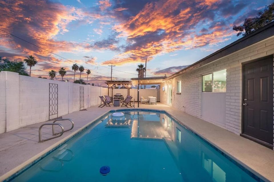 Patio, Natural landscape, Pool view, Swimming pool, Swimming pool, Sunrise, Sunset, sunbed