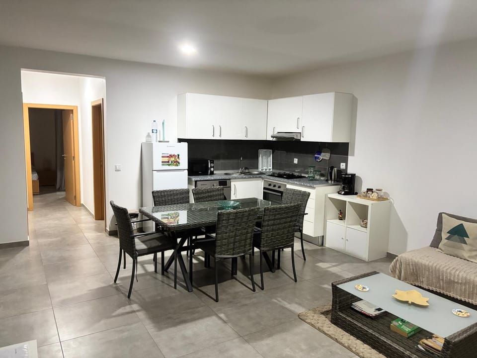 Kitchen or kitchenette, Living room, Seating area, Dining area, oven, stove