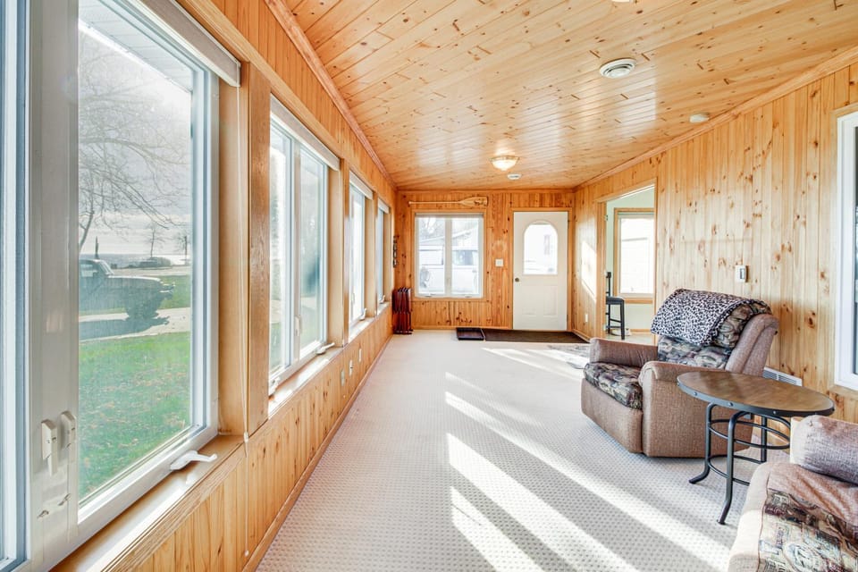 Lakefront Aitkin Home w/ Sunroom: Walk to Beach! House in Mille Lacs Lake