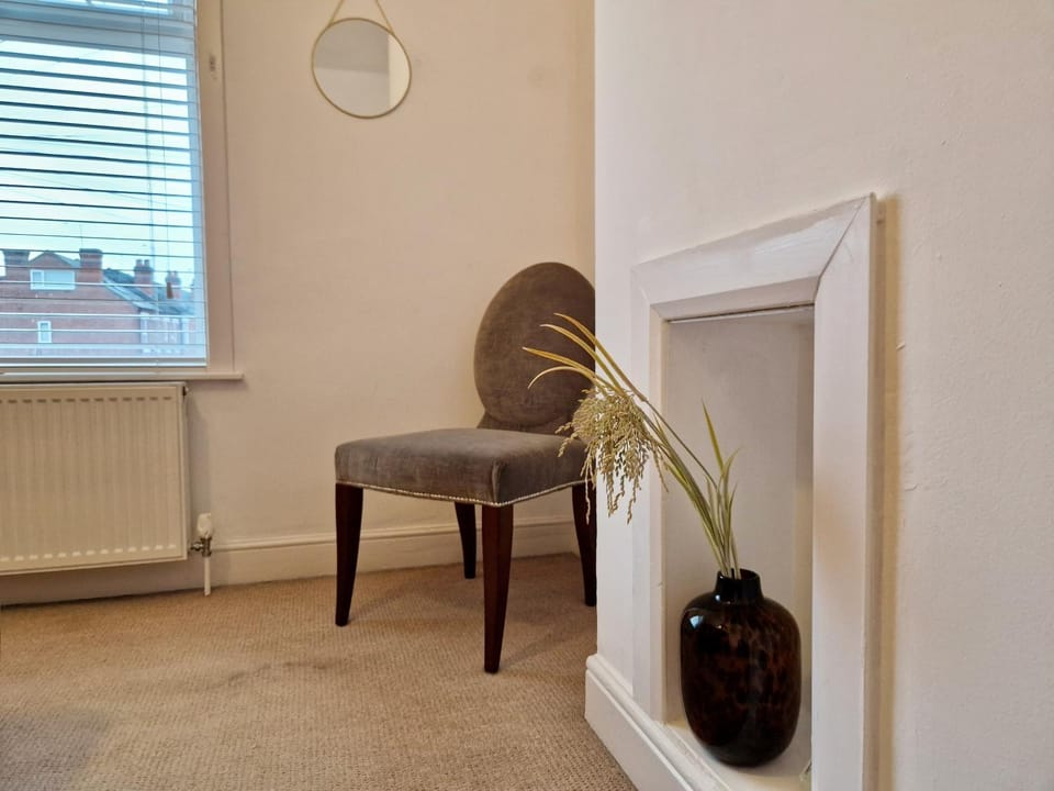 Cosy Luxury Home next to City Centre with Free Parking and Garden - Contractors & Relocators House in Coventry