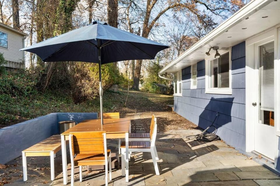Property building, Patio, Spring, Day, Garden, View (from property/room), Dining area, Garden view, sunbed