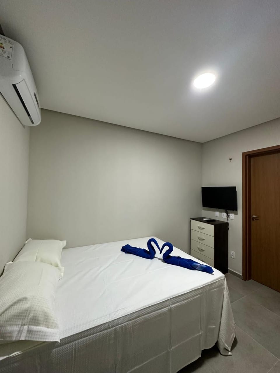 Bed, Bedroom, towels, air conditioner