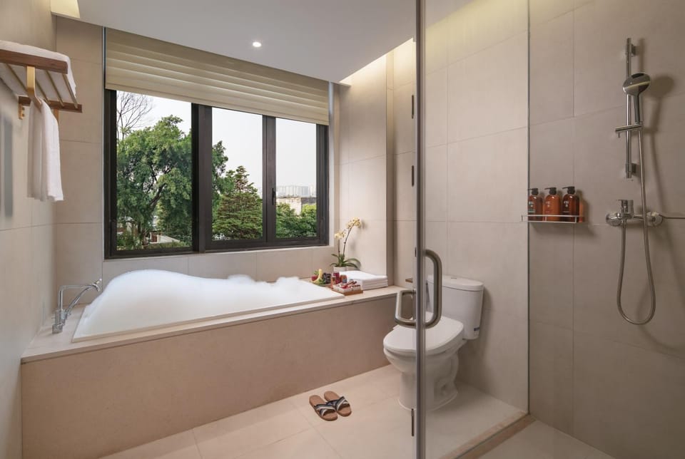 Hot Tub, Bath