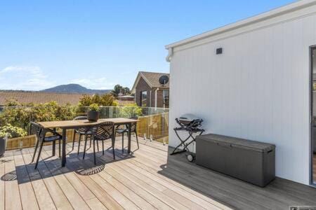 Mountain View Villa-close to shops-10min to CBD House in Bellerive