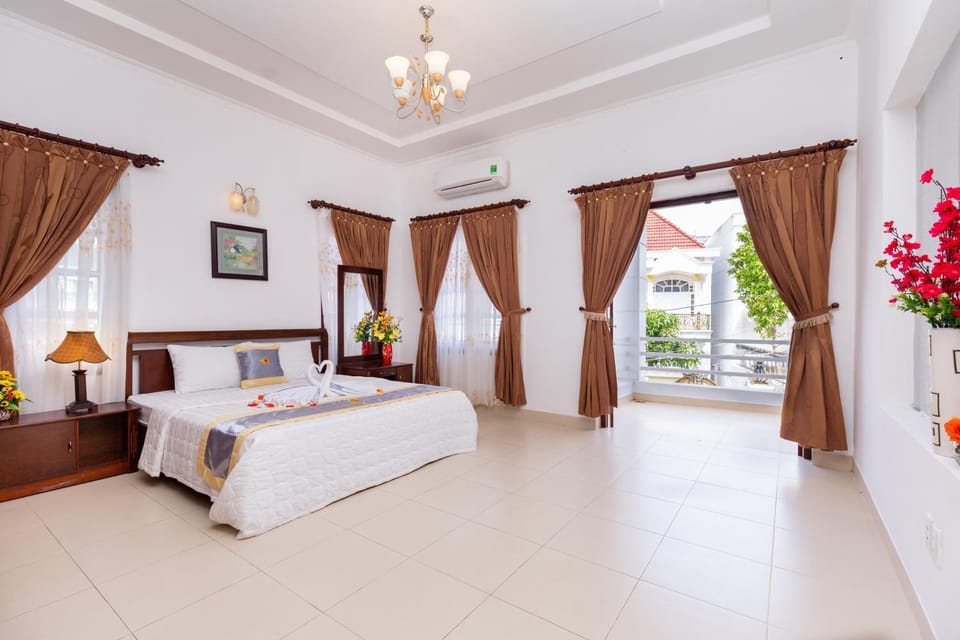 Bed, Photo of the whole room, Bedroom, air conditioner