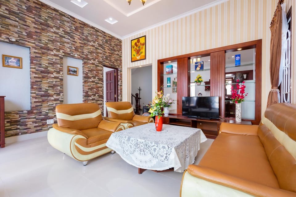 Communal lounge/ TV room, TV and multimedia, Living room, Seating area, Evening entertainment