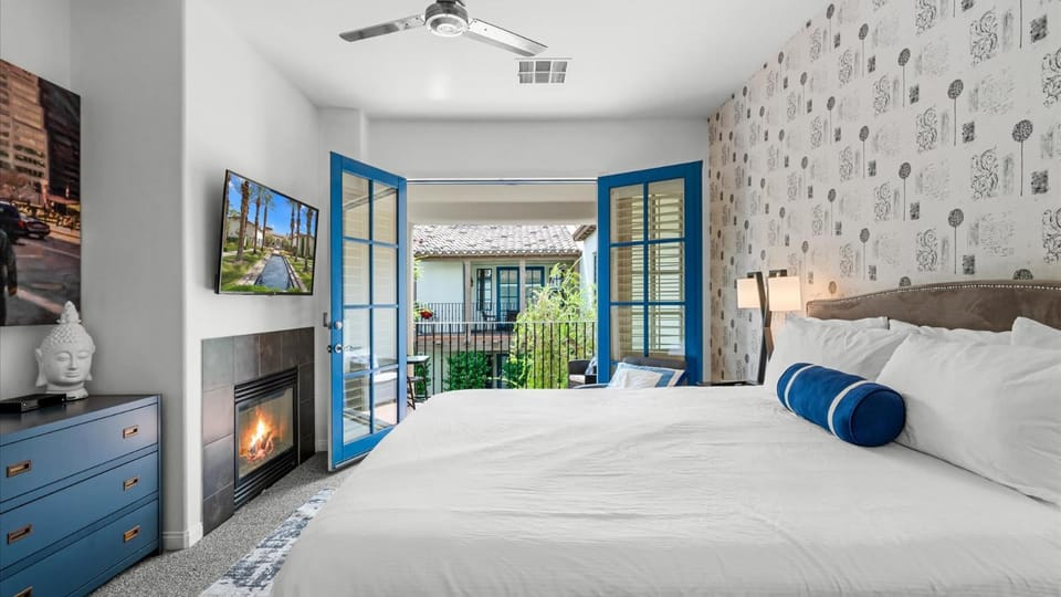 LV031 Luxurious Upstairs Legacy Villas Studio Apartment in Indian Wells