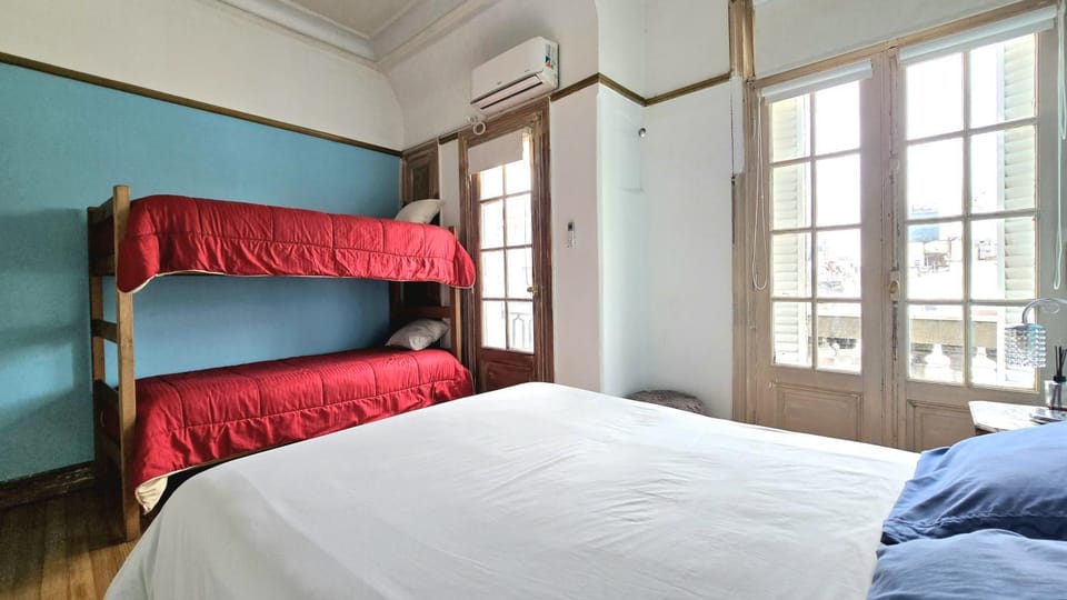 amplia habitación estilo luis xv Vacation rental in Buenos Aires