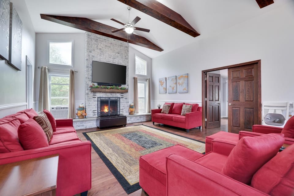 Communal lounge/ TV room, TV and multimedia, Living room, fireplace