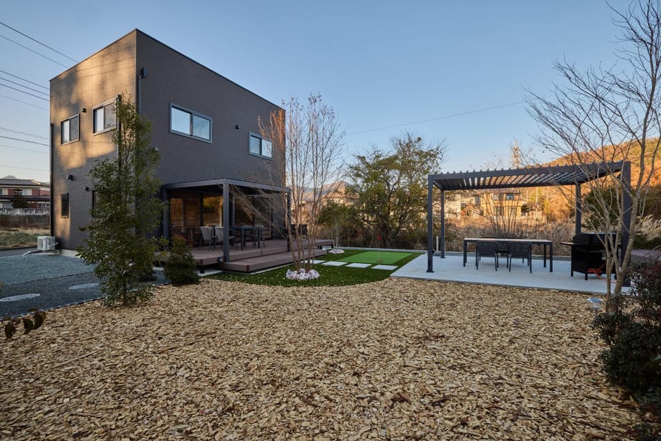 Property building, Day