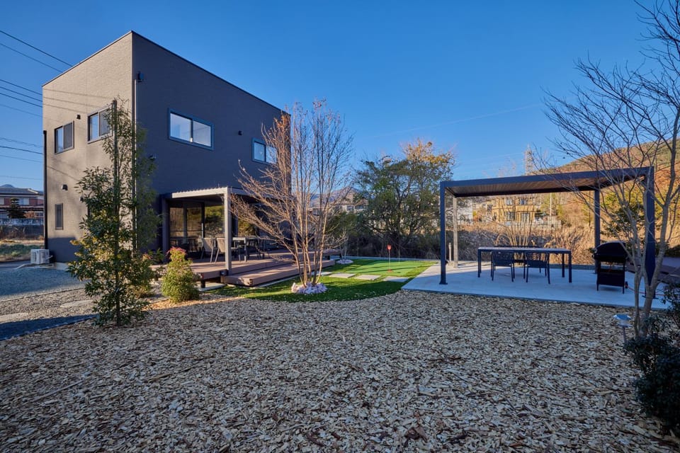 Property building, Day, Garden, Garden view