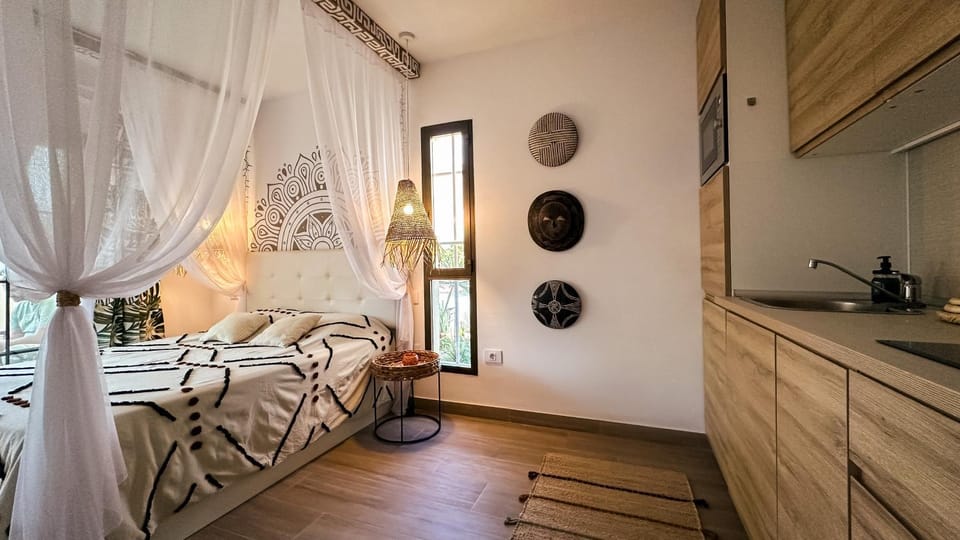 Bed, Kitchen or kitchenette