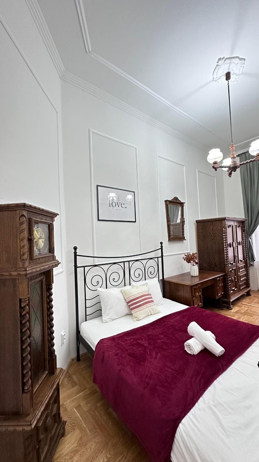 Bed, Photo of the whole room, Bedroom