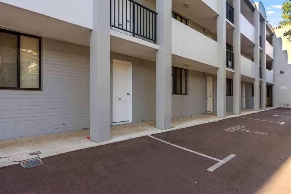Leafy South Perth 1BR Apartment Walk to River & Ferry Apartment in Perth