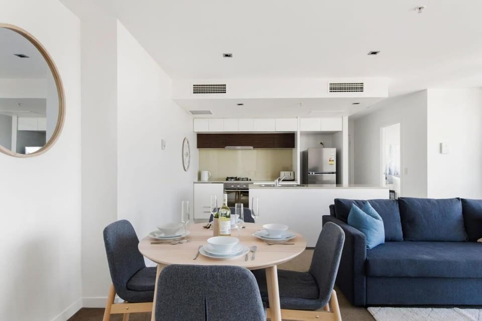 A 2BR Apt with Amazing Harbor Views FREE Parking Apartment in Melbourne