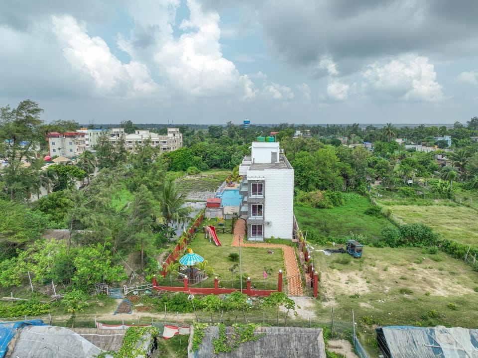 Property building, Spring, Day, Natural landscape, Bird's eye view, Garden, City view, Garden view, Street view