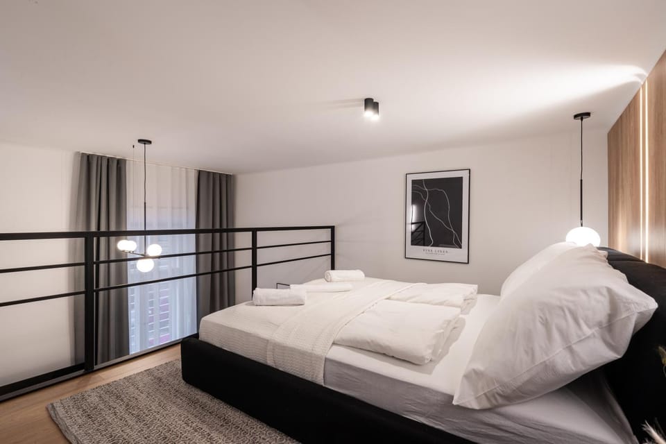Bed, Photo of the whole room, Bedroom, heating, towels