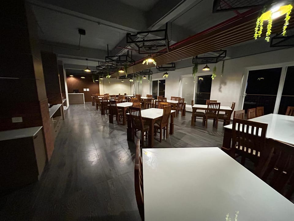 Restaurant/places to eat, Restaurant/places to eat, Banquet/Function facilities