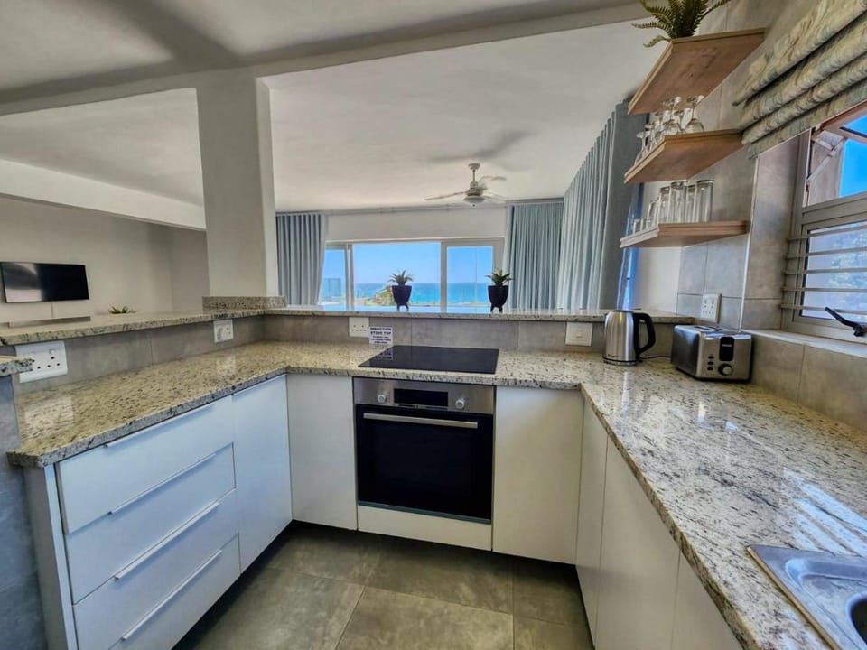 Kitchen or kitchenette, pet friendly, stove
